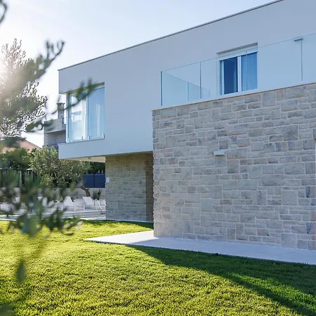 Villa Olea 2024 Heated Pool -sauna -400 M Kastela