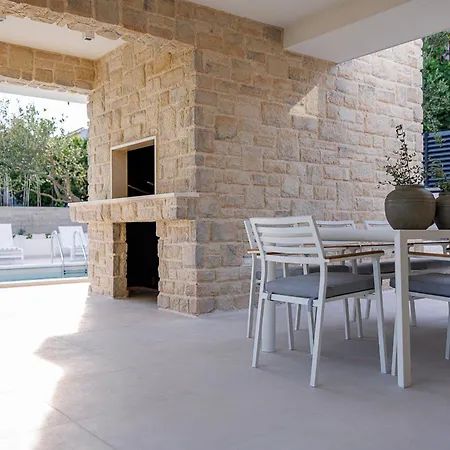 Villa Olea 2024 Heated Pool -sauna -400 M Kastela