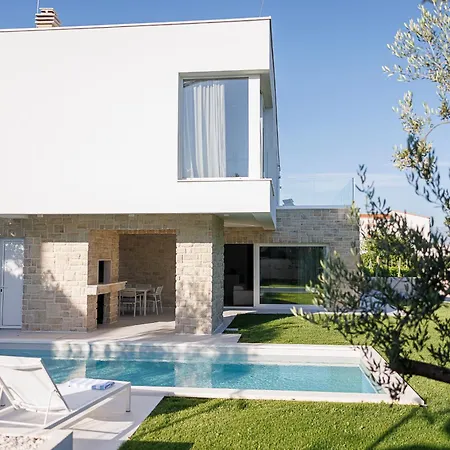 Villa Olea - With Heated Pool, Sauna And Gym