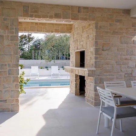 Olea - With Heated Pool, Sauna And Gym *