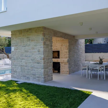 Olea - With Heated Pool, Sauna And Gym וילה