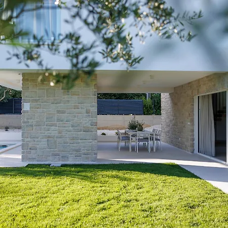 Olea - With Heated Pool, Sauna And Gym *