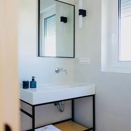 Olea - With Heated Pool, Sauna And Gym וילה